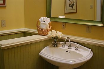 Rothschild Pound House Inn Columbus Extérieur photo