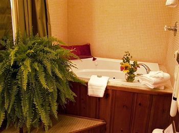 Rothschild Pound House Inn Columbus Extérieur photo