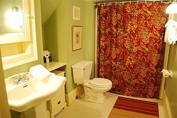 Rothschild Pound House Inn Columbus Extérieur photo