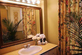 Rothschild Pound House Inn Columbus Extérieur photo