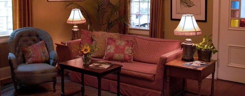 Rothschild Pound House Inn Columbus Extérieur photo