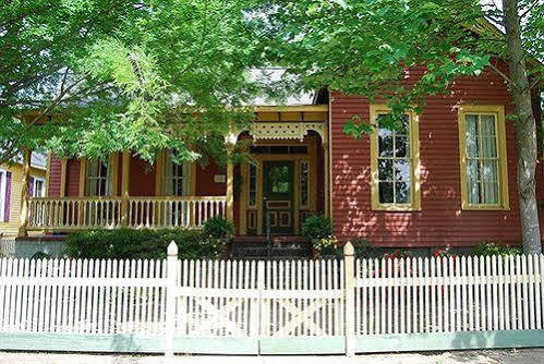 Rothschild Pound House Inn Columbus Extérieur photo